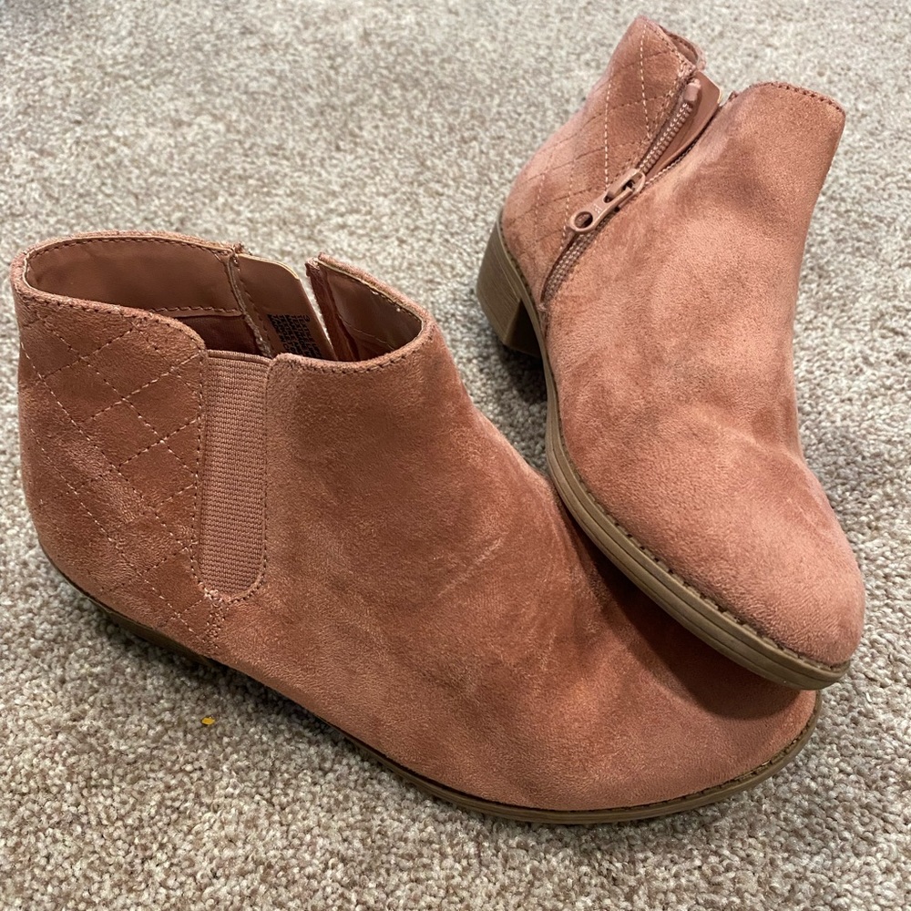 Pink boots. Worn a couple times. Great condition
